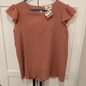 Betsy’s Boutique NWT gauze top - size medium